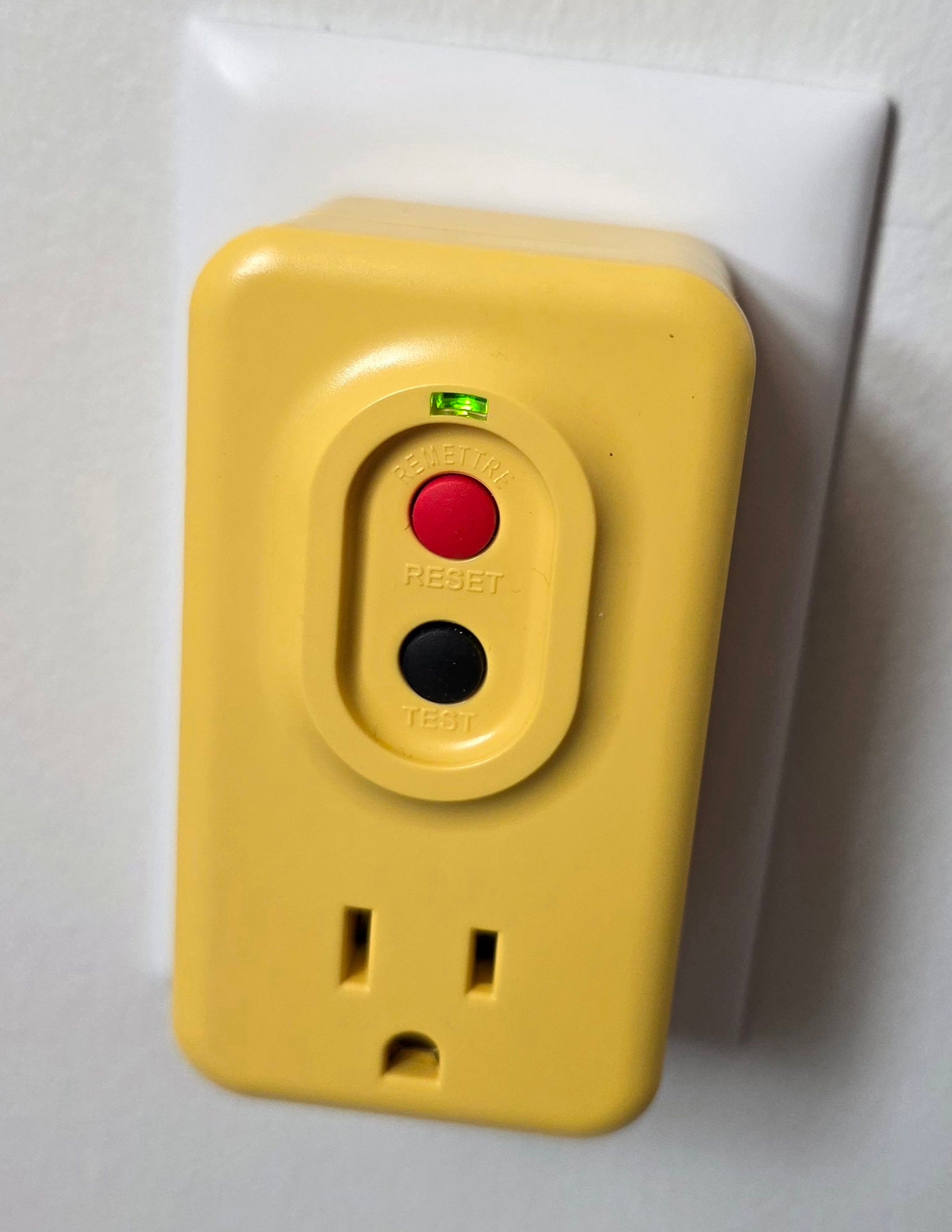 Hyper Tough 15-Amp Single-Outlet GFCI Adapter Plug with Auto Reset